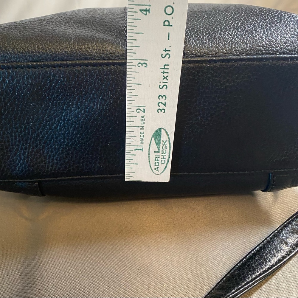 Tignanello leather shoulder strap/Crossbody black multi pocket  purse - Picture 4 of 12